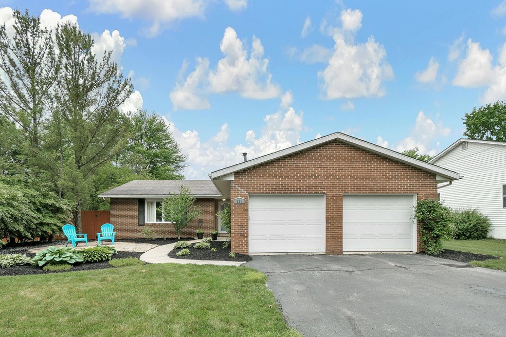 823 Hickory Dr, Marysville, OH 43040 - photo 1