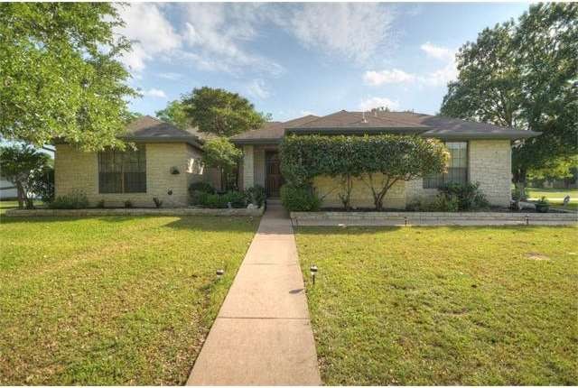 Country living on over 1.3 acres near San Gabriel 