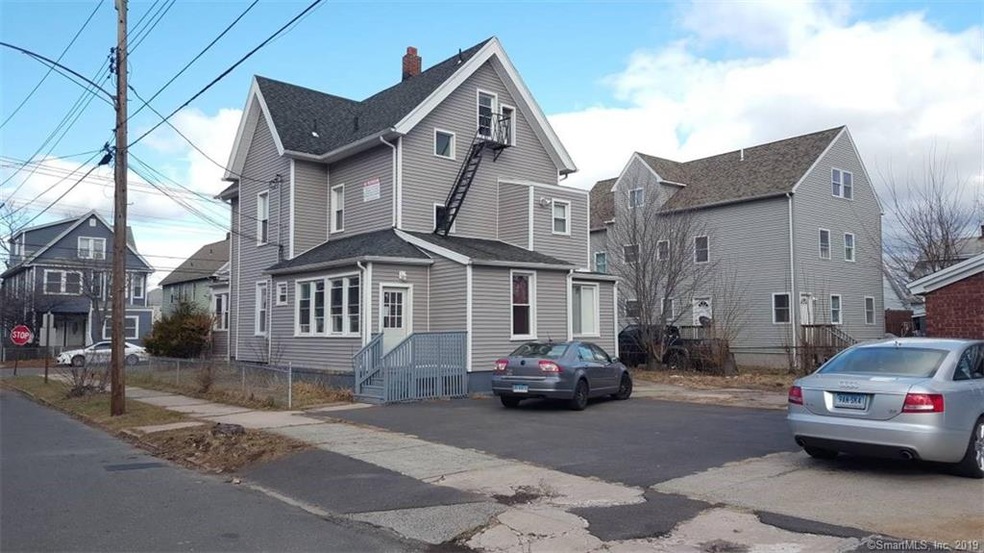 214 Blohm St unit 2nd fl, West Haven, CT 06516 - photo 1