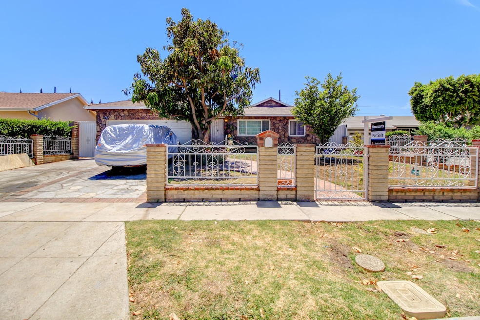 02-6961 Cozycroft Ave-2