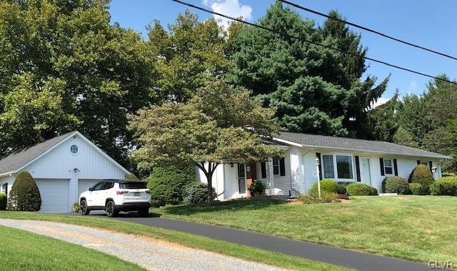 5301 Ridgeway Dr, Zionsville, PA 18092 - photo 1