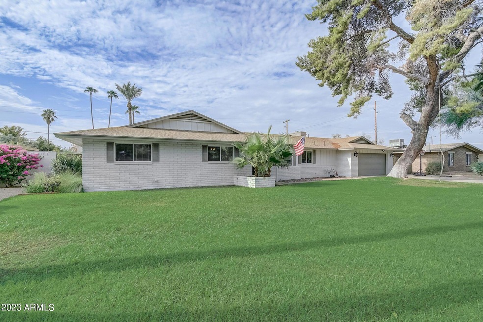 1-web-or-mls-W Golden Ln-001