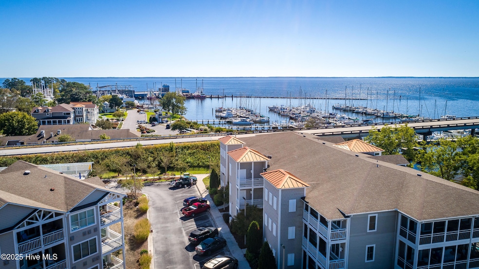 300 Midyette St unit A8, Oriental, NC 28571 - photo 1