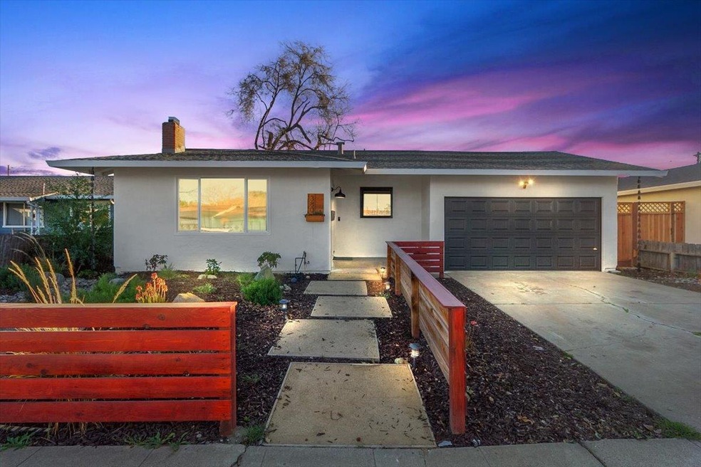 Sold $1,095,000 • Co-Listing Agent