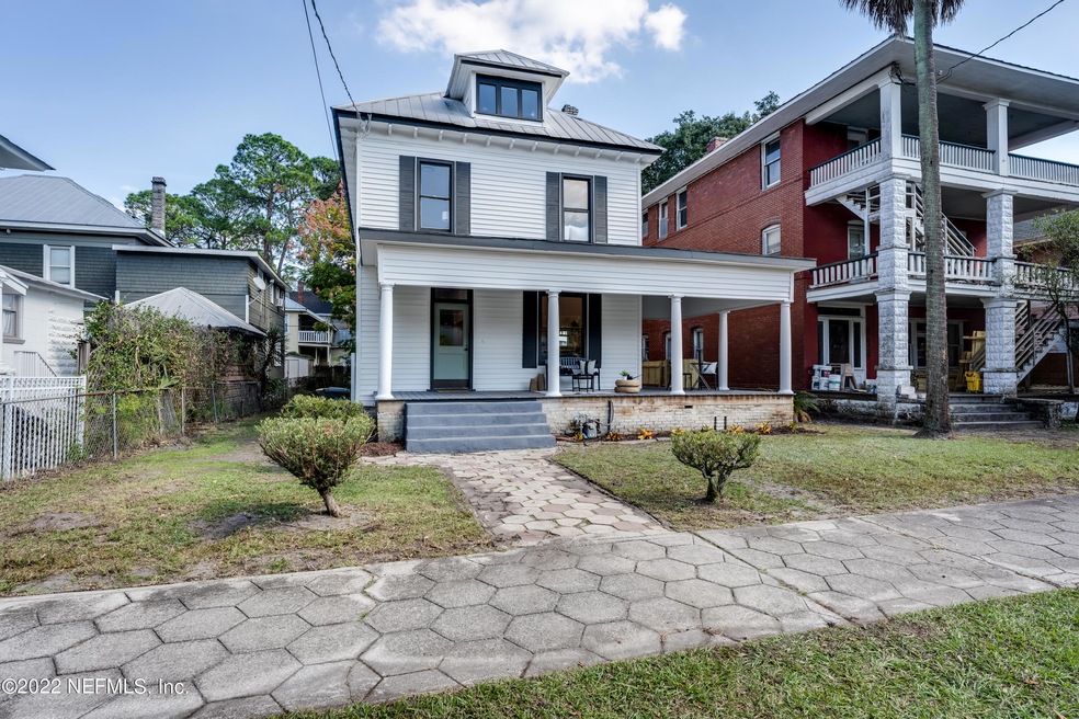 202211011543 Walnut St001LARGE