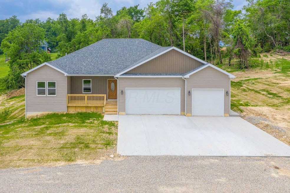 10780 Licking Trails Rd, Thornville, OH 43076 - photo 1