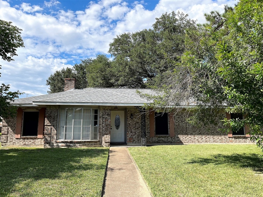 5934 Green Falls Dr, Houston, TX 77088 - photo 1