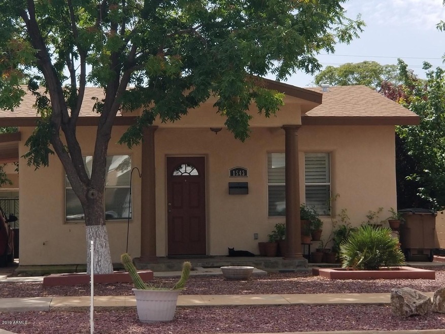1543 11th front yard 1