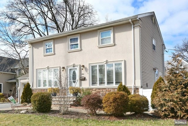 Sold $695,000 • Co-Listing Agent