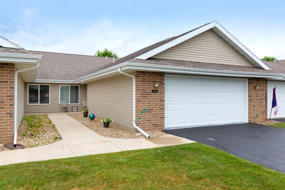 1425 Asbury Ln, Waterloo, IA 50701 - photo 1