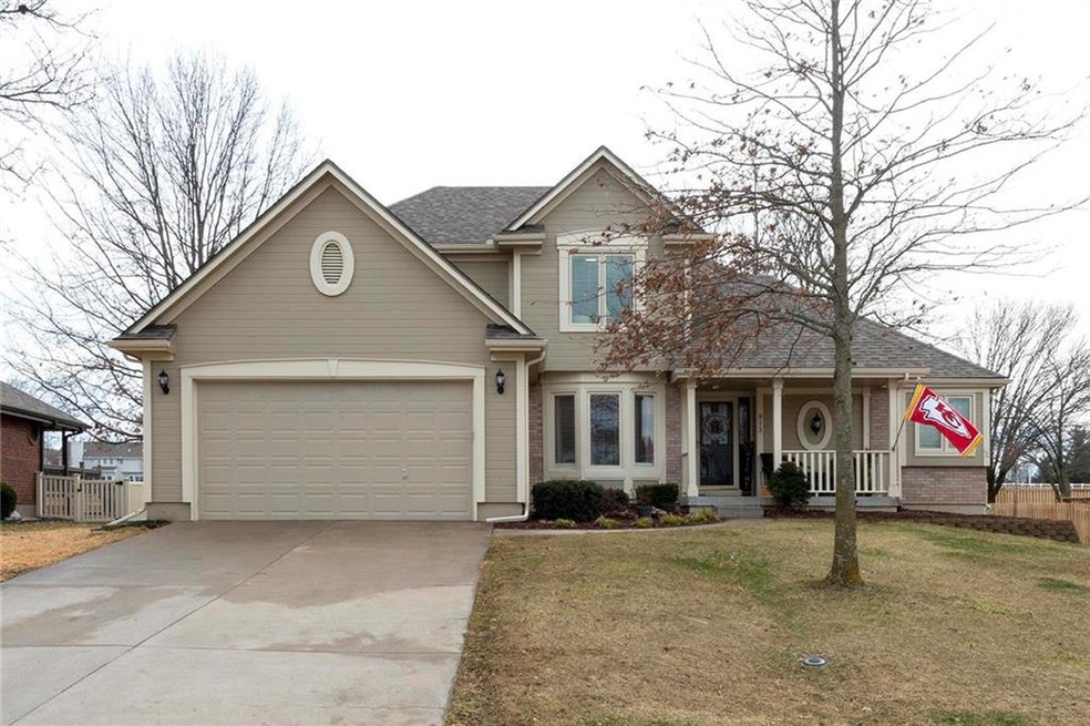 913 SW Georgetown Dr, Lee's Summit, MO 64082 - photo 1