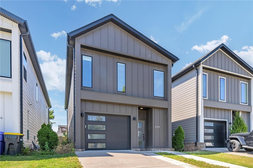 608 W Maple St, Rogers, AR 72756 - photo 1