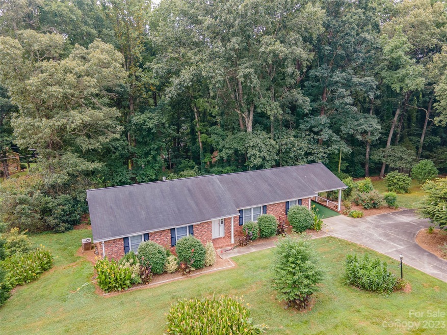 2560 E Broad St, Statesville, NC 28625 - photo 1