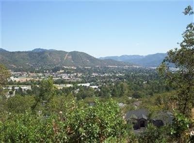 1914 NW Crown St, Grants Pass, OR 97526 - photo 1