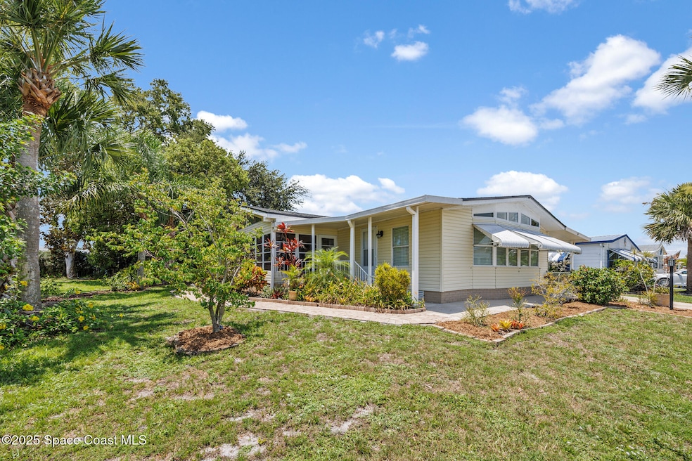 727 Periwinkle Cir, Sebastian, FL 32976 - photo 1