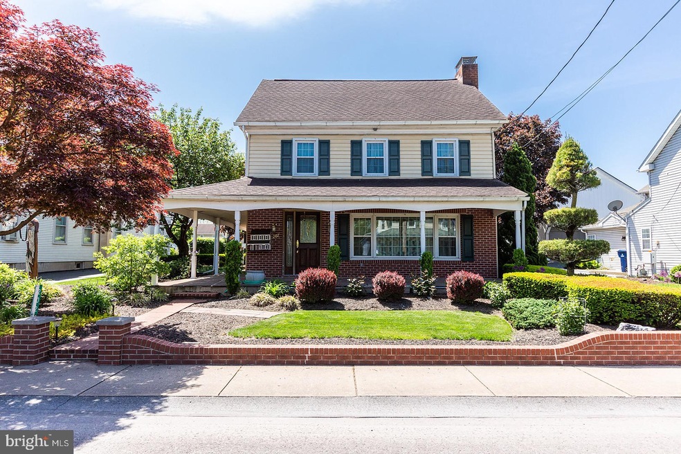 202 W Main St, Leola, PA 17540 - photo 1