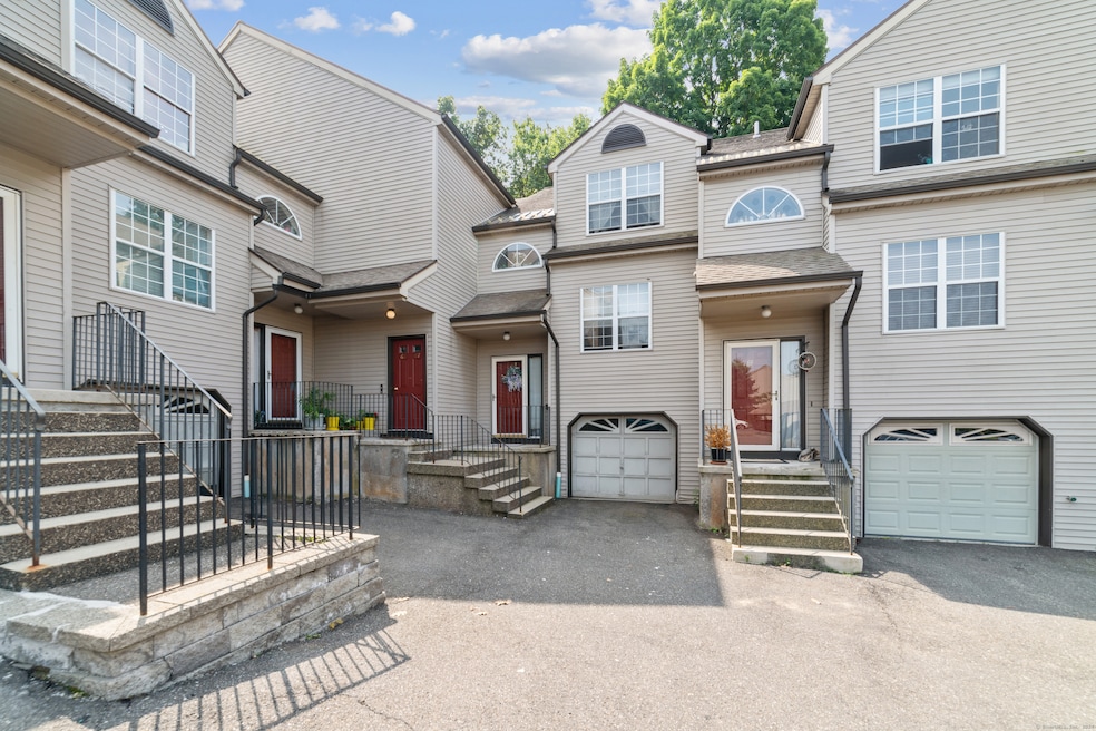 19 Taft Point unit 68, Waterbury, CT 06708 - photo 1