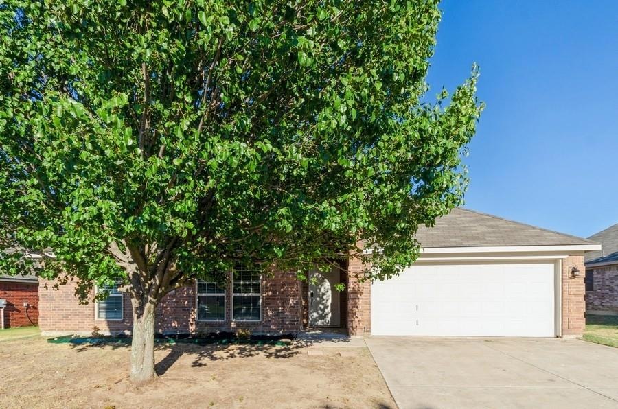 2226 Taylor Dr, Weatherford, TX 76087 - photo 1