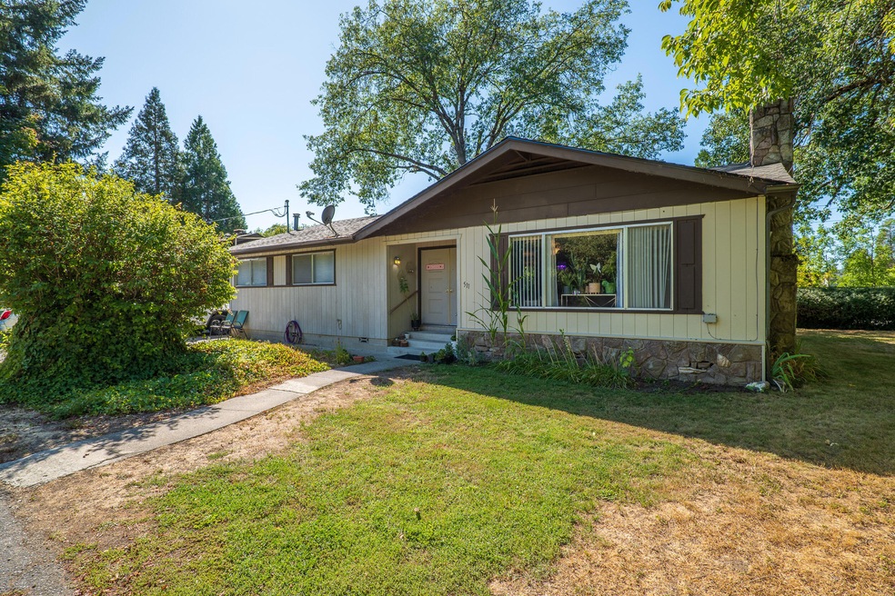511 SE M St, Grants Pass, OR 97526 - photo 1