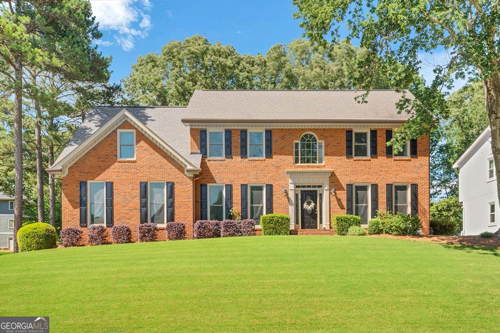 10735 Dunoon Dr, Alpharetta, GA 30022 - photo 1