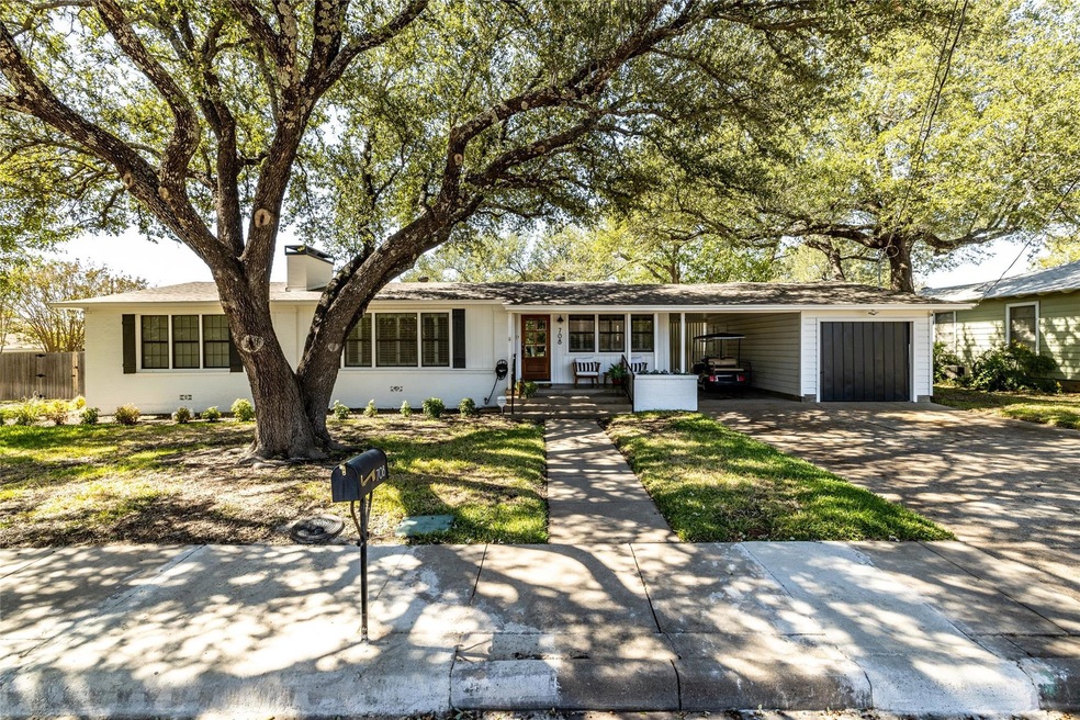 708 Sycamore St, Weatherford, TX 76086 - photo 1