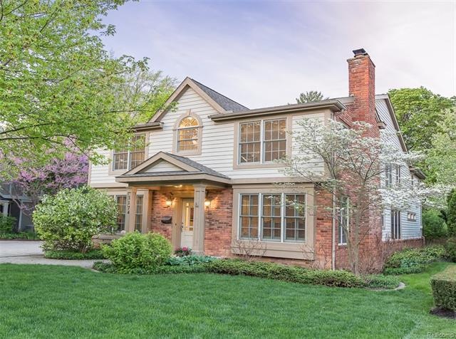 Beautifully Renovated In Quarton Lake Estates!