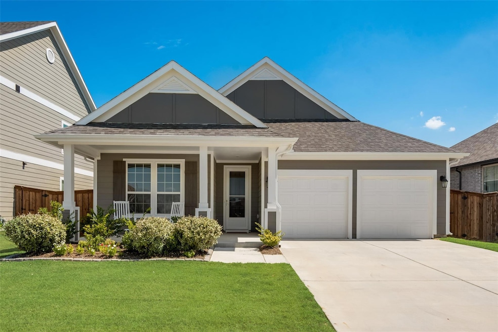 View of front of property featuring a front yard and a porch
