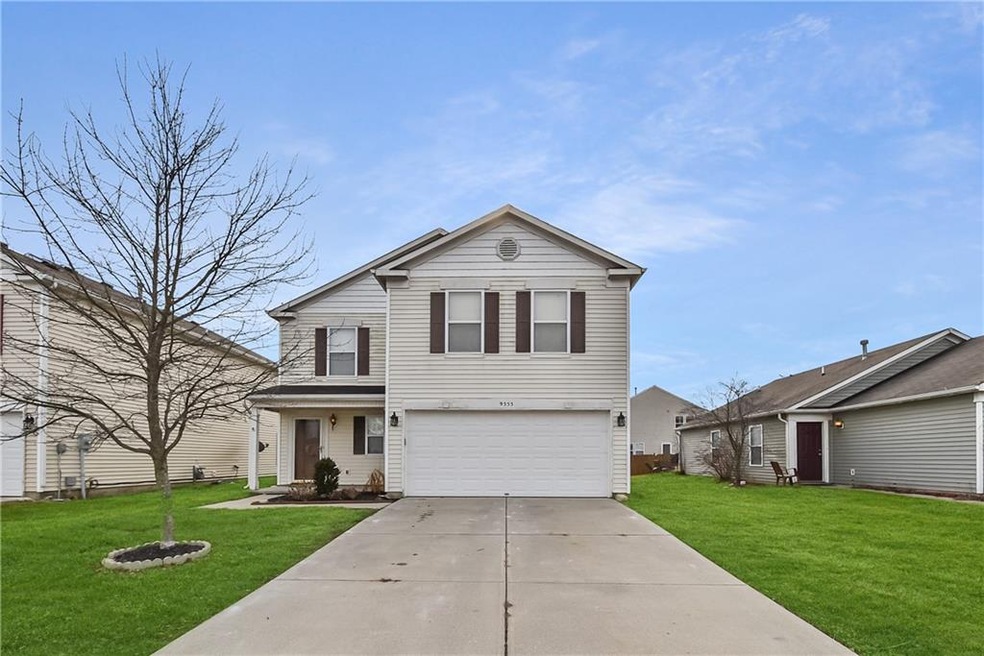 9555 W Constellation Dr, Pendleton, IN 46064 - photo 1