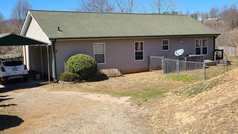 16 Addington Place, Franklin, NC 28734 - photo 1