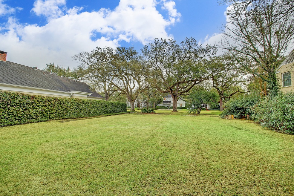 2151 Stanmore from back of lot toward courtyard.