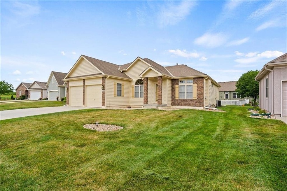 710 Redtop Ln, Raymore, MO 64083 - photo 1