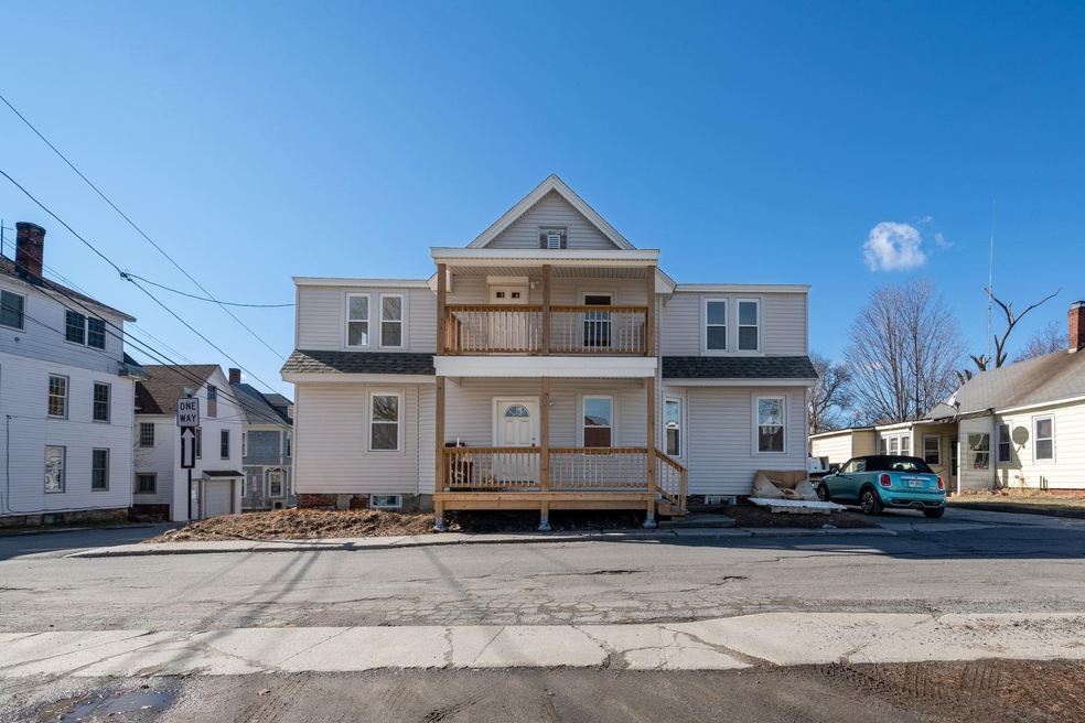 31 Franklin St, Claremont, NH 03743 - photo 1