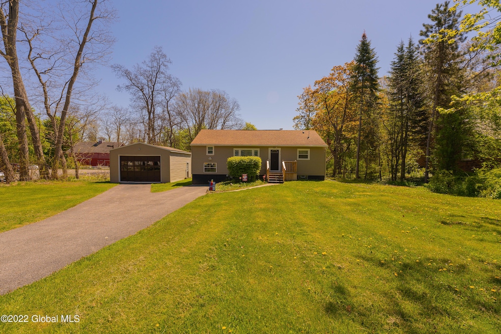 976 Riverview Rd, Schenectady, NY 12309 - photo 1