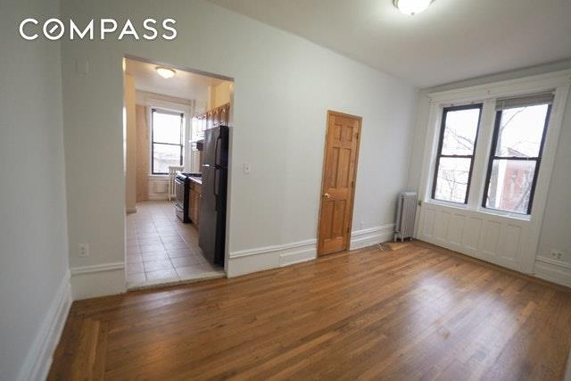31-12 42nd St unit 8, Astoria, NY 11103 - photo 1