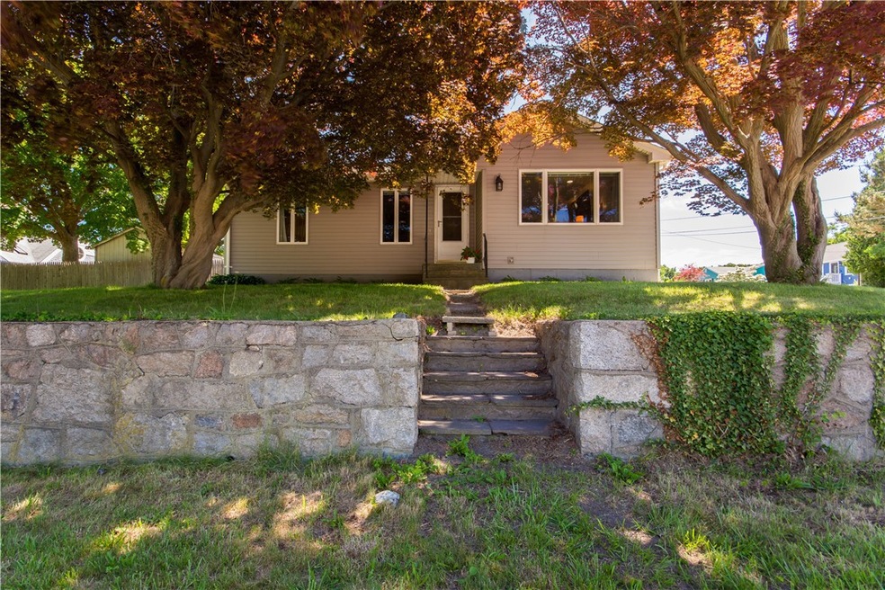 568 Metacom Ave, Bristol, RI 02809 - photo 1