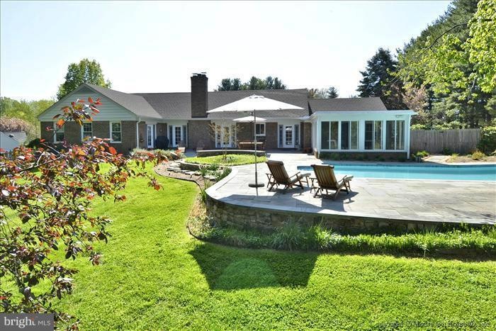 14825 Spring Meadows Dr, Germantown, MD 20874 - photo 1