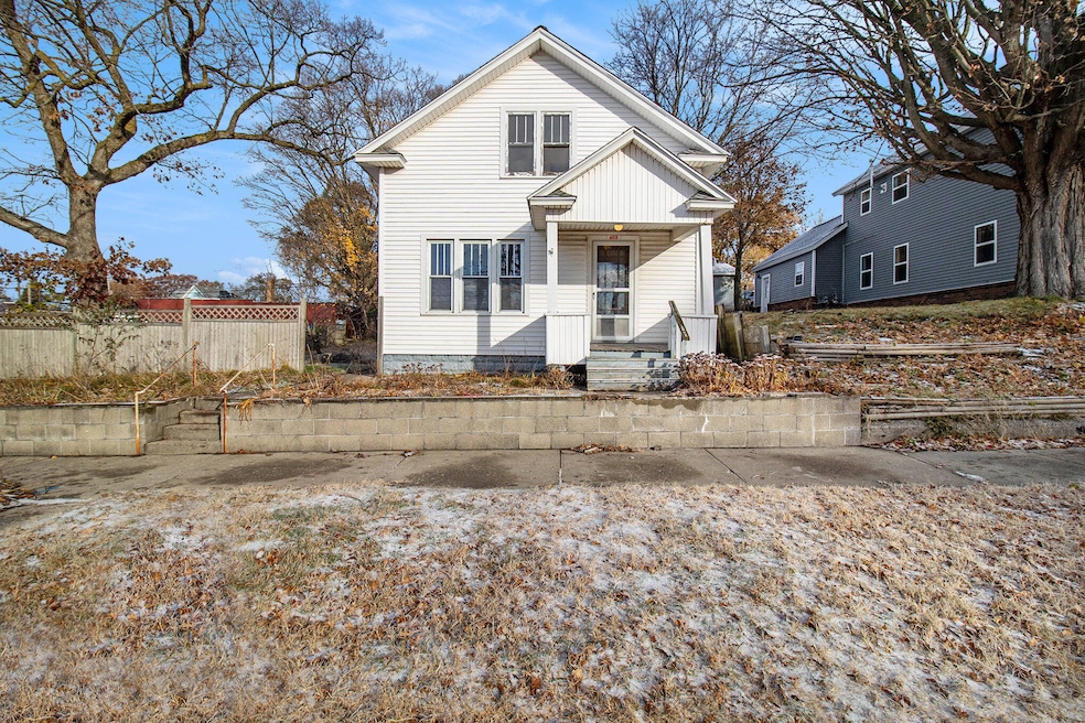 603 E Dowland St, Ludington, MI 49431 - photo 1