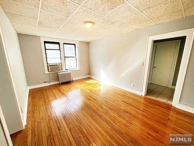 26 Spring Dell unit D4, Rutherford, NJ 07070 - photo 1