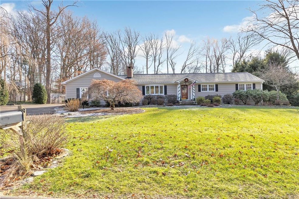 8 Spinning Wheel Rd, Trumbull, CT 06611 - photo 1