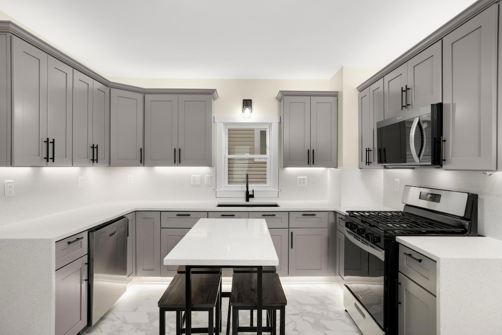 773 Hawthorne Ave E, Saint Paul, MN 55106 - photo 1