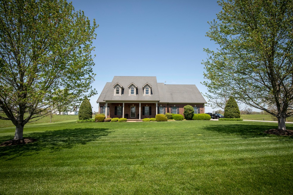 601 Whitenack Rd, Harrodsburg, KY 40330 - photo 1