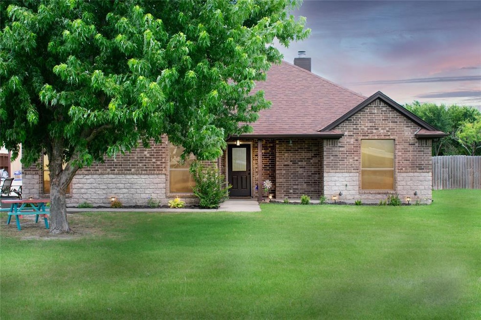 118 Westend Ln, Weatherford, TX 76088 - photo 1