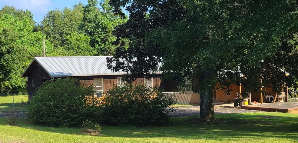 127 Gardner Rd, Laurel, MS 39443 - photo 1