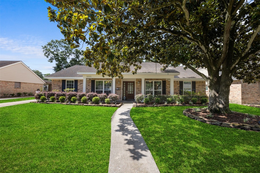 1055 Thornton Rd, Houston, TX 77018 - photo 1