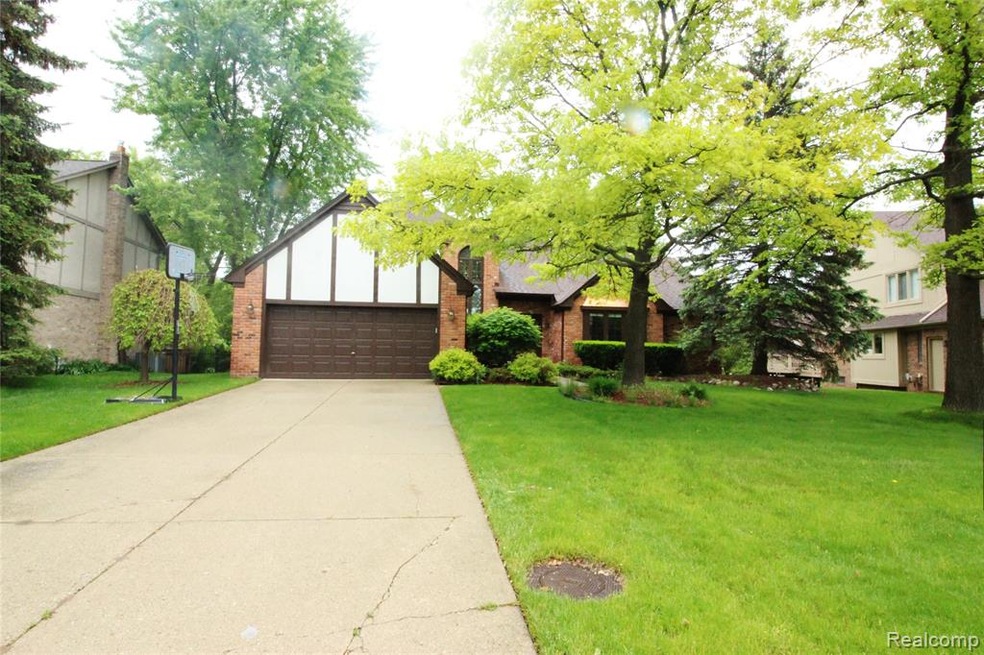 3602 Charlwood Dr, Rochester Hills, MI 48306 - photo 1