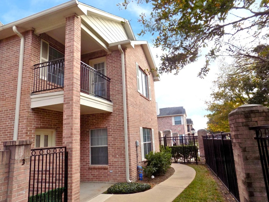 We are proud to present this Awesome Townhome with