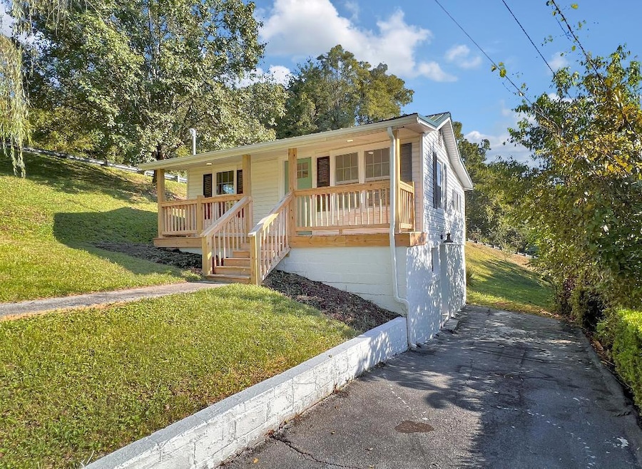 1701 Daytona Dr, Johnson City, TN 37601 - photo 1