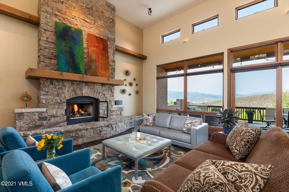 341_foal_circle_interior_living_a