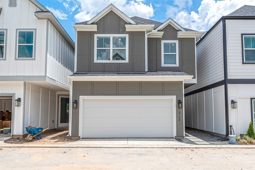 810 Berry Rd, Houston, TX 77022 - photo 1