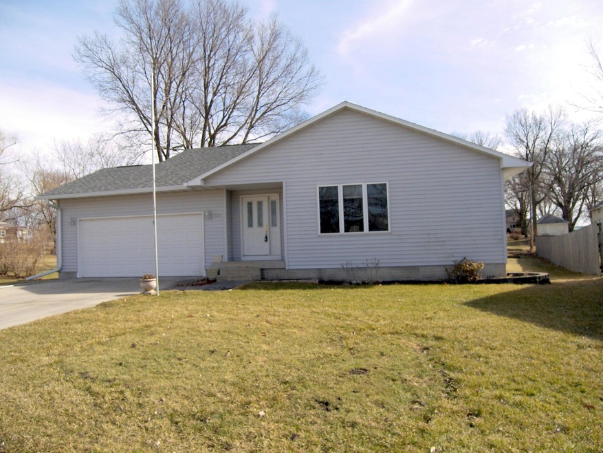 EXT 320 3rd St Circle.JPG